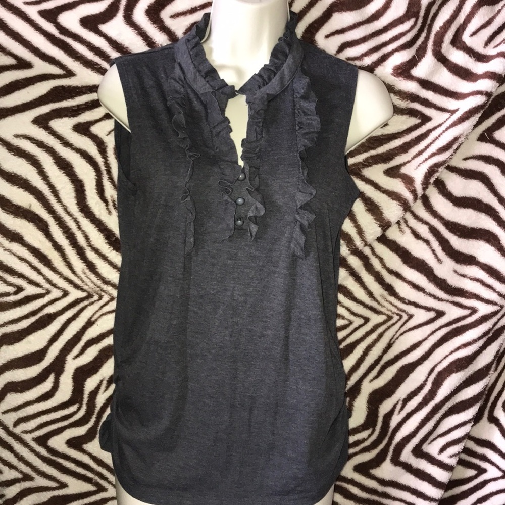 Lilly Lou Small gray sleeveless top 💕